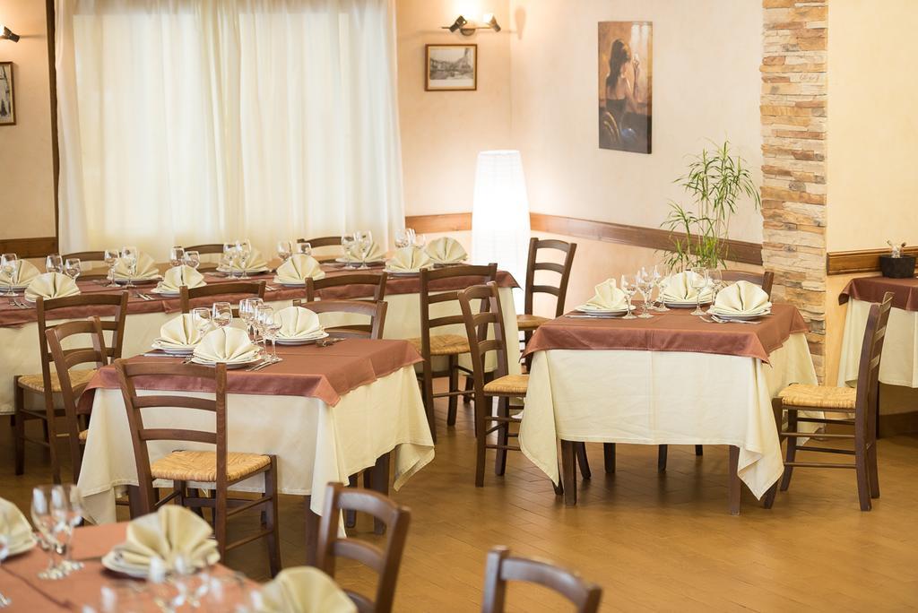 Valle Himara Pensionat Piana Degli Albanesi Eksteriør billede